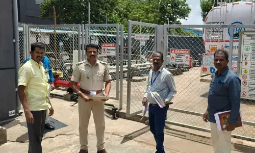 ஓசூரில் எத்தனால், ஆல்கஹால் பயன்படுத்தும் 3 தொழிற்சாலைகளில் போலீசார் ஆய்வு