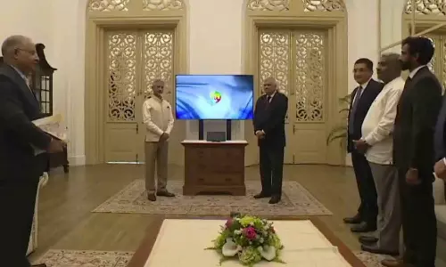 இந்தியாவின் நிதியுதவியுடன் இலங்கையில் 154 வீடுகள் - பயனாளிகளிடம் ஒப்படைத்தார் ஜெய்சங்கர்