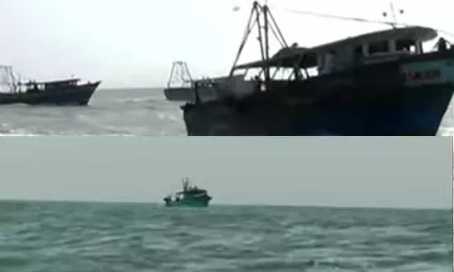 நெடுந்தீவு அருகே தமிழக மீனவர்கள் 18 பேர் கைது
