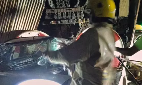 கோவில் தேர் மீது கார் மோதி ஒருவர் பலி