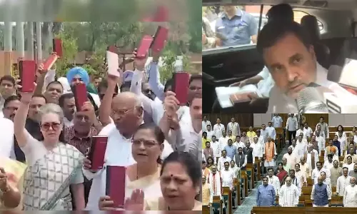 கையில் அரசியலமைப்பு புத்தகத்துடன் தான் பதவி ஏற்போம் - ராகுல் காந்தி கறார்