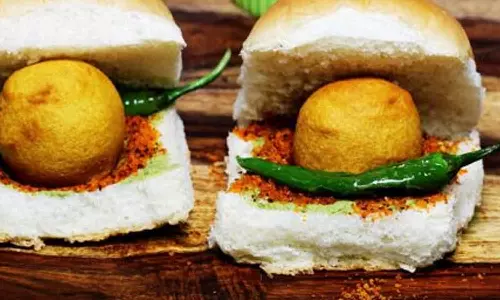 வீட்டிலேயே செய்யலாம்... வடா பாவ்...