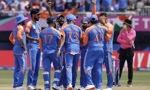 ஆஸ்திரேலியாவை வீழ்த்தி அரையிறுதிக்கு முன்னேறியது இந்தியா