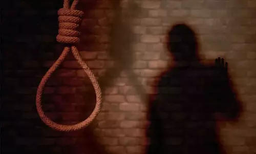 மத்திய பிரதேசத்தில் சோகம்: 3 குழந்தைகளுடன் தூக்கில் தொங்கிய தம்பதி