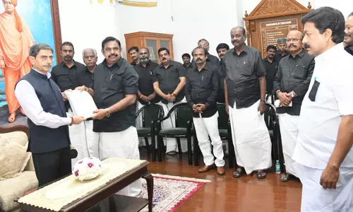 கள்ளச்சாராயம் விவகாரம்- கவர்னரை சந்தித்த அதிமுகவினர்