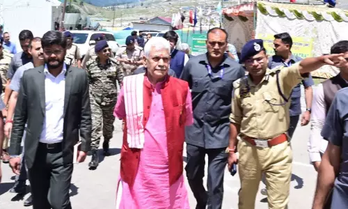 அமர்நாத் யாத்திரை: பாதுகாப்பு ஏற்பாடுகளை ஆய்வு செய்த ஜம்மு காஷ்மீர் கவர்னர்