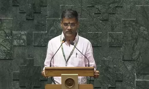 கிண்டலடித்த பாஜக வேட்பாளர்: ஆங்கிலத்தில் பதவியேற்று பதிலடி கொடுத்த தேசியவாத காங்கிரஸ் எம்.பி