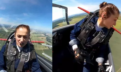 நடுவானில் சட்டென திறந்த கதவு.. பெண் விமானி வெளியிட்ட பகீர் வீடியோ