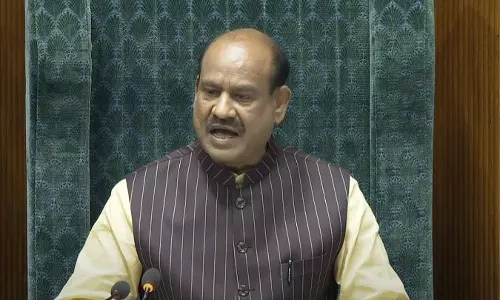 எமர்ஜென்சி மீதான தீர்மானம்... அமளியில் ஈடுபட்ட எதிர்க்கட்சிகள்- முதல்நாளிலேயே ஒத்திவைக்கப்பட்ட மக்களவை