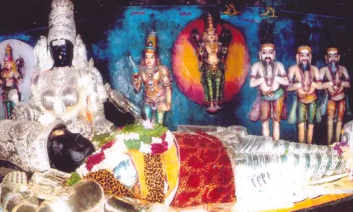 சயன கோலத்தில் காட்சி தரும் சிவபெருமான்!