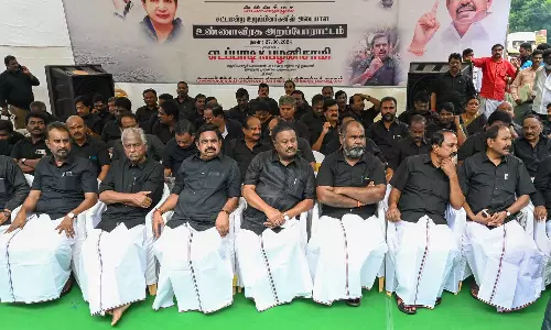 கள்ளக்குறிச்சி விவகாரம்: அதிமுக உண்ணாவிரத போராட்டம் தொடக்கம்