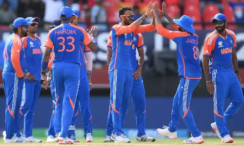 இங்கிலாந்தை சம்பவம் செய்த இந்தியா இறுதிப் போட்டிக்கு முன்னேறி அசத்தல்