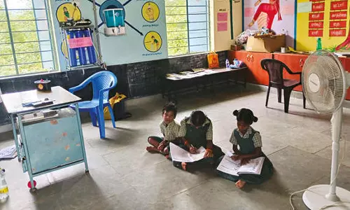 3 மாணவ-மாணவிகளுக்காக செயல்படும் அரசு பள்ளிக்கூடம்