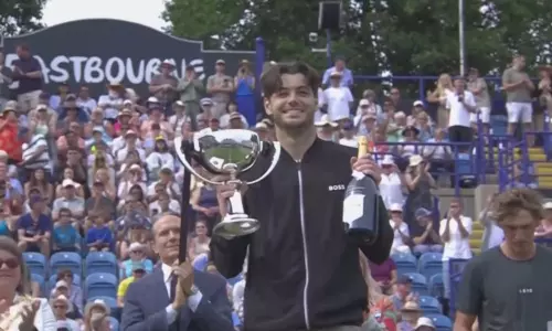 ஈஸ்ட்போர்ன் டென்னிஸ் போட்டி: 3வது முறையாக சாம்பியன் பட்டம் வென்றார் பிரிட்ஸ்