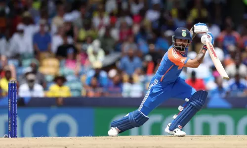 டி20 போட்டிகளில் அதிக அரை சதம்: பாபர் அசாம் சாதனையை சமன்செய்த விராட் கோலி