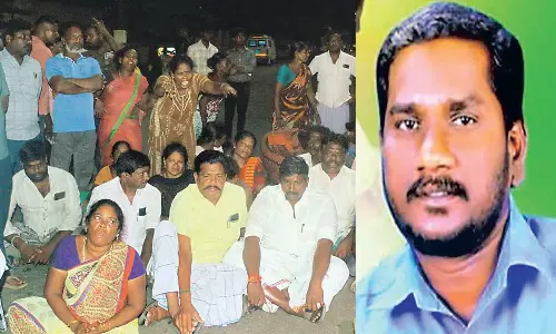 அ.தி.மு.க. முன்னாள் கவுன்சிலர் உட்கட்சி பிரச்சனையில் வெட்டிக்கொலை