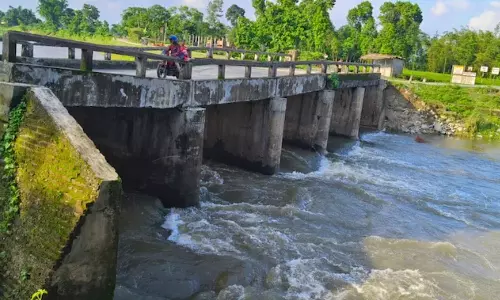 மேலும் ஒரு பாலம் இடிந்தது.. கடந்த 10 நாட்களில்  6 வது சம்பவம் - அதிர்ச்சியில் மக்கள்