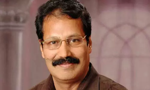 புதிய தமிழகம் கட்சி தலைவர் கிருஷ்ணசாமி மணிமுத்தாறு சோதனைச்சாவடியில் தடுத்து நிறுத்தம்