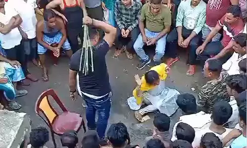 மேற்குவங்கத்தில் தலிபான் கலாச்சாரம்: நடுரோட்டில் பெண்ணை தாக்கிய நபர் கைது