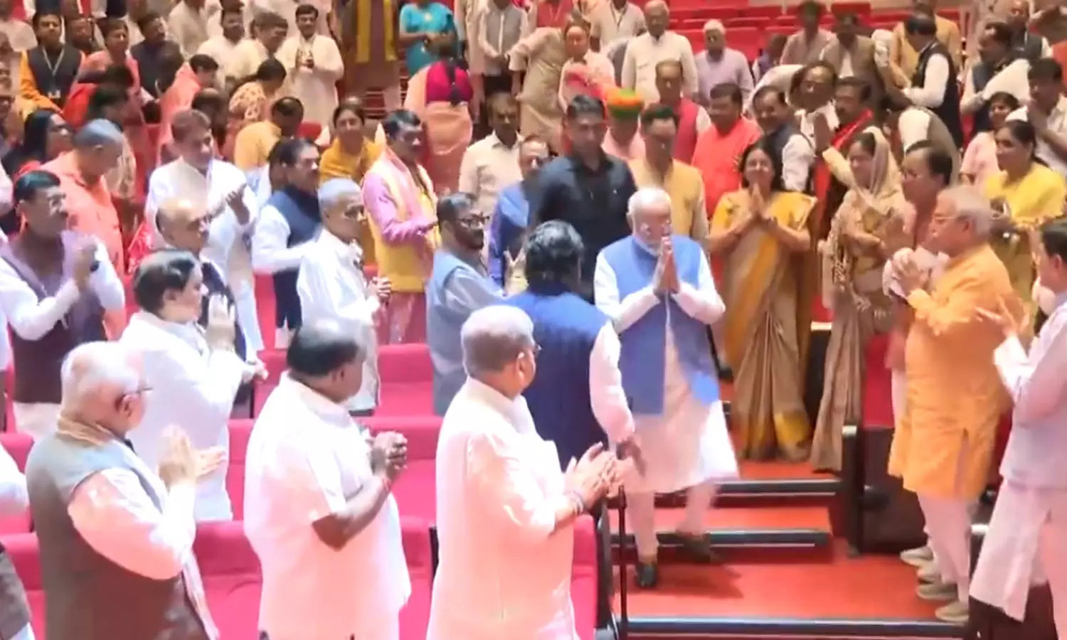 என்டிஏ பாராளுமன்ற குழு கூட்டம் தொடங்கியது