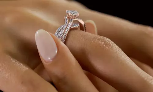 விமான நிலையத்தில் தொலைந்து போன பெண்ணின் வைர மோதிரம்