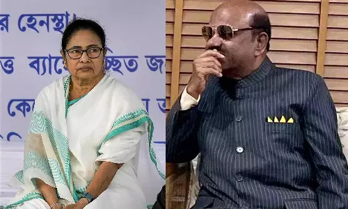 மம்தா மீது கவர்னர் அவதூறு வழக்கு: விசாரணையை ஒத்திவைத்தது மேற்கு வங்காள உயர்நீதிமன்றம்