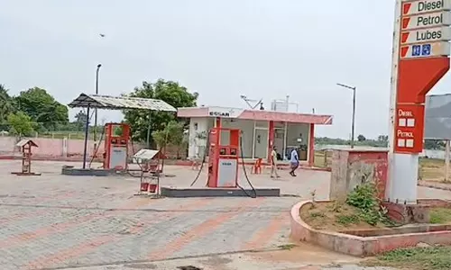 2000 லிட்டர் மெத்தனால் பதுக்கப்பட்ட பெட்ரோல் பங்க்: சீல் வைத்த சிபிசிஐடி போலீஸ்