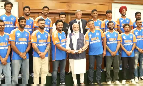 பிரதமர் மோடியை சந்தித்த இந்திய அணி வீரர்கள் - வீடியோ