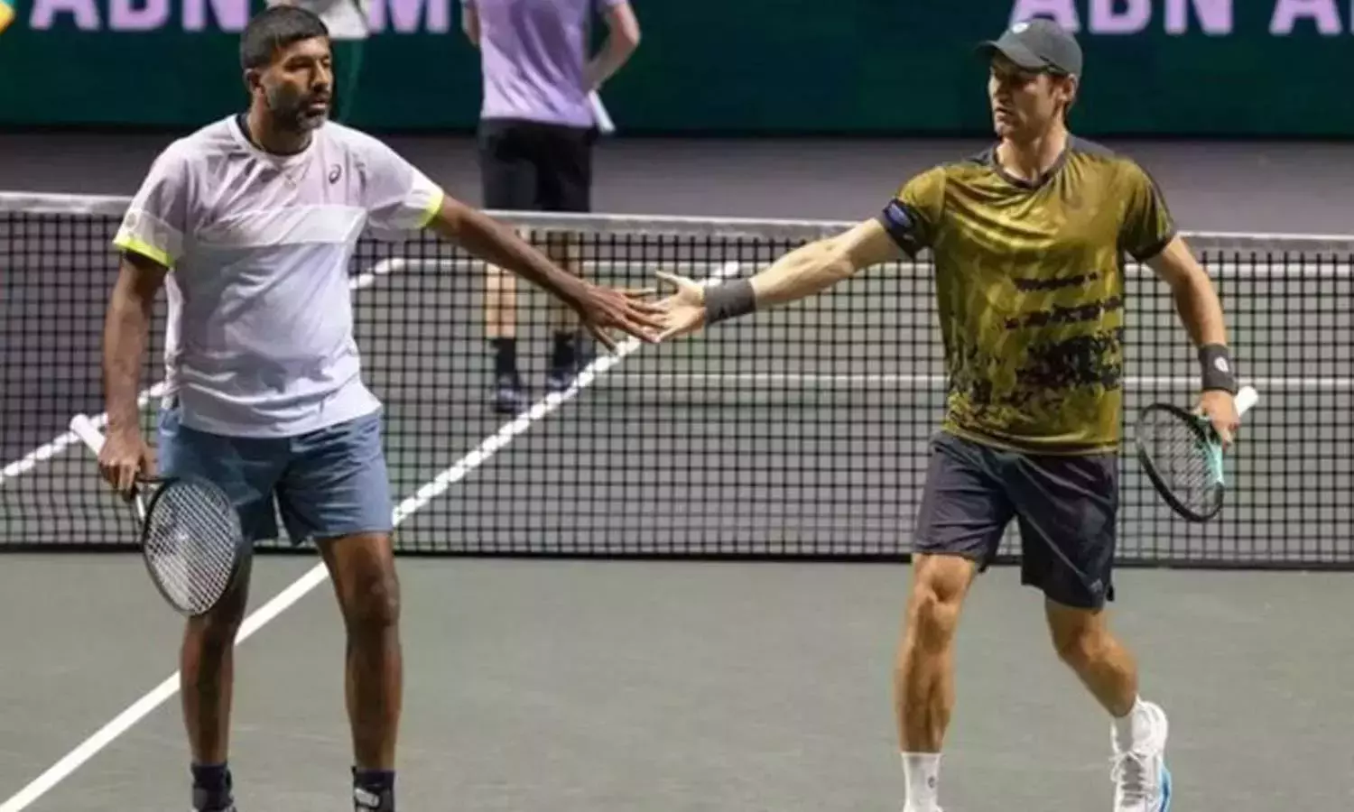 விம்பிள்டன் டென்னிஸ்: இரட்டையர் பிரிவு முதல் சுற்றில் போபண்ணா ஜோடி வெற்றி