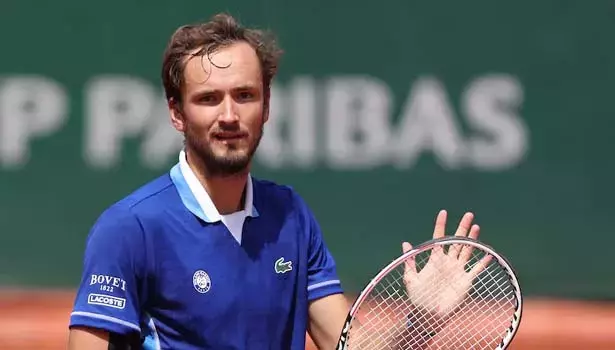 விம்பிள்டன் டென்னிஸ்: 3-வது சுற்றுக்கு முன்னேறினர் மெத்வதேவ், சின்னர்