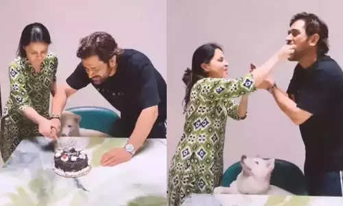 15வது திருமண நாளை கொண்டாடிய தோனி- சாக்ஷி: வைரலாகும் வீடியோ