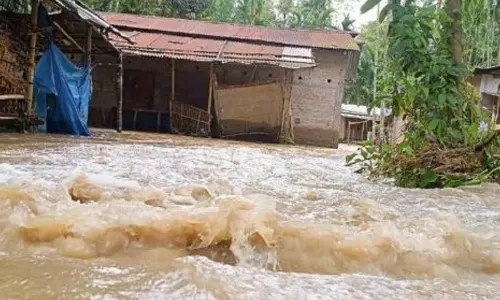 மழை, வெள்ள பாதிப்பில் இருந்து மீளாத அசாம்... பலி எண்ணிக்கை 52-ஆக உயர்வு