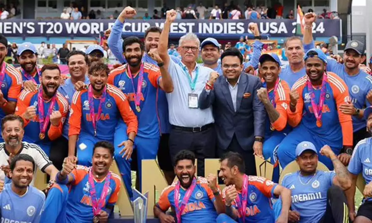 உலகக் கோப்பை வென்ற இந்திய அணிக்கு ரூ.11 கோடி பரிசு: மகாராஷ்டிரா அரசு அறிவிப்பு