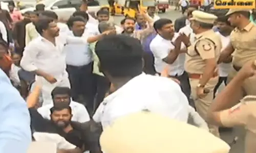 ராஜீவ் காந்தி மருத்துவமனை முன்பு ஆம்ஸ்ட்ராங் ஆதரவாளர்கள் - போலீசார் இடையே தள்ளுமுள்ளு