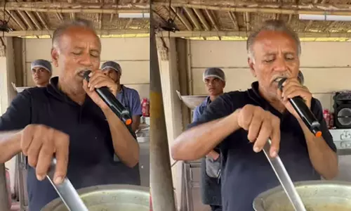 பாட்டு பாடியபடி டீ போடும் வியாபாரி- வீடியோ வைரல்