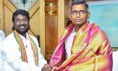 மாவட்ட ஆட்சியர், அதிகாரிகளை சந்தித்த விஜய் வசந்த்