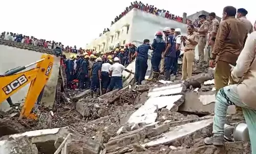 குஜராத்தில் 6 மாடி கட்டிடம் இடிந்து விழுந்து விபத்து- பலர் சிக்கியுள்ளதாக தகவல்