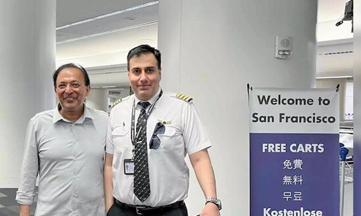 பறக்கும் விமானத்தில் மயக்கமடைந்த பயணியை ஆப்பிள் வாட்ச் மூலம் காப்பற்றிய மருத்துவர்