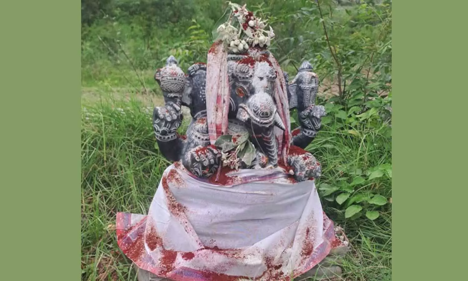 3 ஆண்டுகளுக்கு முன்பு திருடிய விநாயகர் சிலையை அதே இடத்தில் வைத்து சென்ற கும்பல் 3 ஆண்டுகளுக்கு முன்பு திருடிய விநாயகர் சிலையை அதே இடத்தில் வைத்து சென்ற கும்பல்