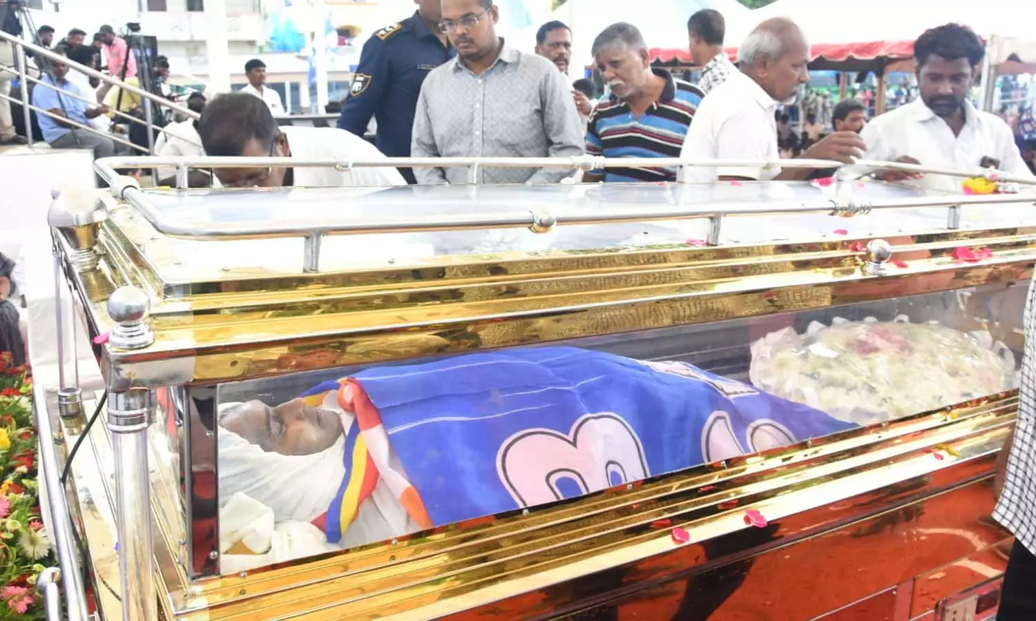 பொத்தூரில் உடல் அடக்கம்.... மாலை 5 மணிக்கு இறுதி ஊர்வலம் பொத்தூரில் உடல் அடக்கம்.... மாலை 5 மணிக்கு இறுதி ஊர்வலம்