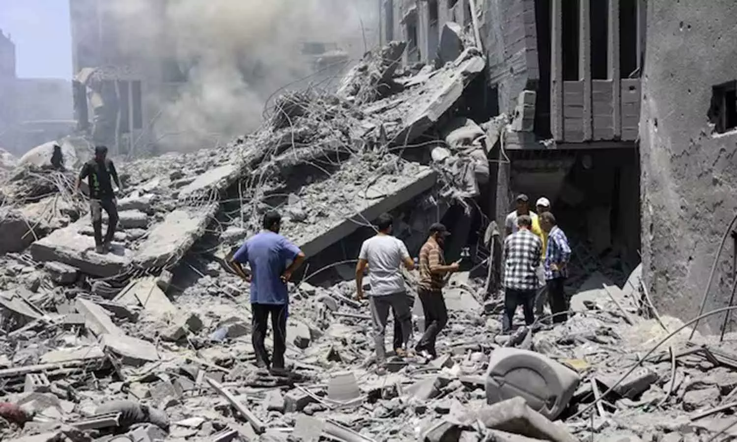 காசாவில் பள்ளி மீது குண்டு வீச்சு- 16 பேர் பலி