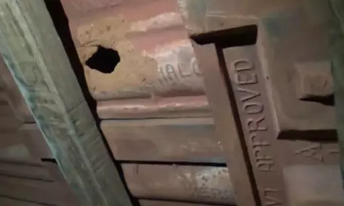 வீடுகளின் மீது மர்மமான முறையில் விழும் கற்கள்- அச்சத்தில் தவிக்கும் பொதுமக்கள்