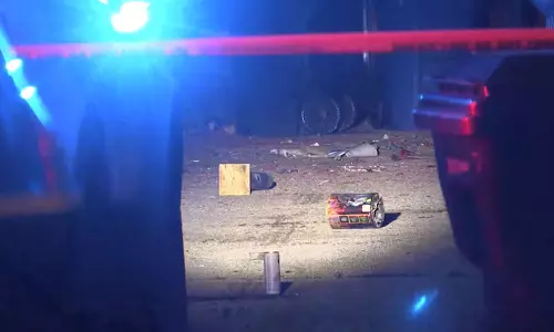 கேளிக்கை நிகழ்ச்சியில் தலையில் பட்டாசு கொளுத்தியவர் பலி