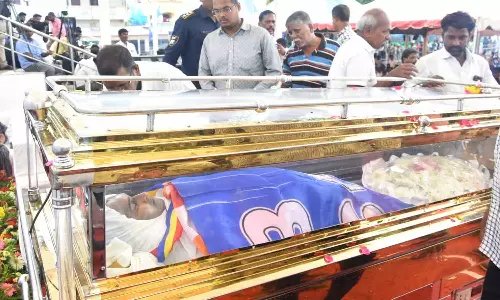 பொத்தூரில் உடல் அடக்கம்.... மாலை 5 மணிக்கு இறுதி ஊர்வலம்