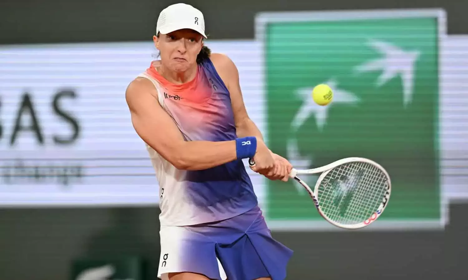 விம்பிள்டன் டென்னிஸ்: நம்பர் 1 வீராங்கனை அதிர்ச்சி தோல்வி