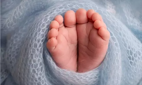 மருத்துவ செலவுக்கு பணம் இல்லாததால் குழந்தையை  உயிருடன் மண்ணில் புதைத்த  தந்தை.. அதிர்ச்சி