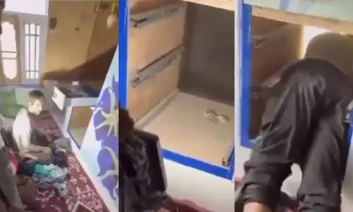 காஷ்மீர்: குட்டி Cupboard-இல் பதுங்கி இருந்த பயங்கரவாதிகள் - அதிரவைக்கும் வீடியோ