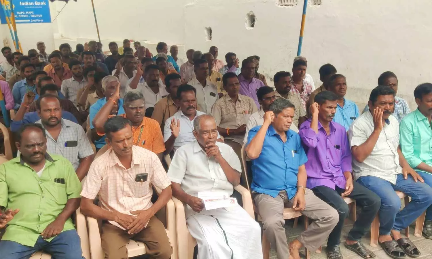 கோரிக்கைகளை வலியுறுத்தி திருப்பூரில் மின் ஊழியர்கள் காத்திருப்பு போராட்டம் கோரிக்கைகளை வலியுறுத்தி திருப்பூரில் மின் ஊழியர்கள் காத்திருப்பு போராட்டம்