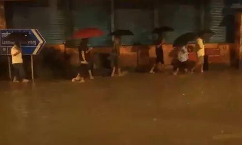 தொடரும் கனமழை.. ரெட் அலர்ட்-இல் மும்பை.. இன்றும் பள்ளிகளுக்கு விடுமுறை