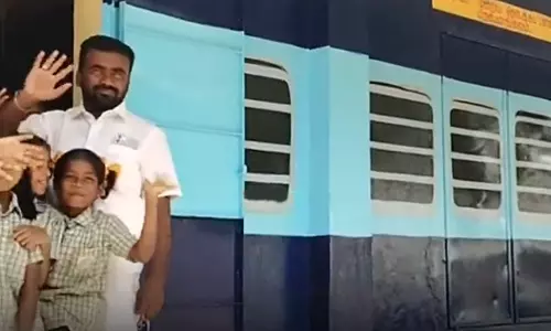 ரெயில் பெட்டிகளாக மாறிய வகுப்பறைகள்... சீரமைக்கப்பட்ட ஊராட்சி ஒன்றிய தொடக்கப்பள்ளி